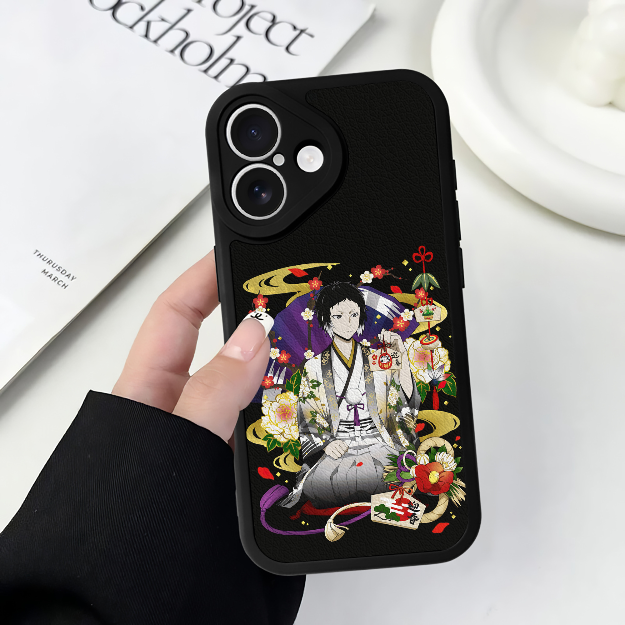 （画像用） 文豪ストレイドッグス Bungo Stray Dogs 【iPhone 16シリーズ対応】シリコンスマホケース（レザー調） 材質：シリコン